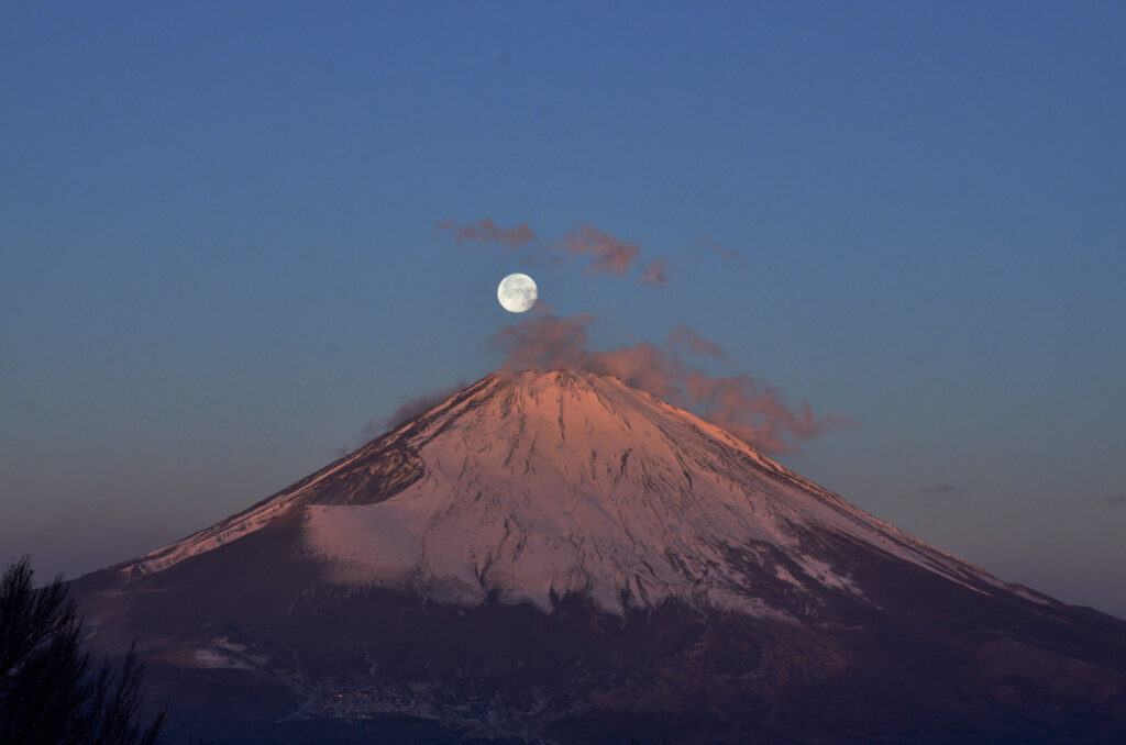 金時山頂　パール富士ならず