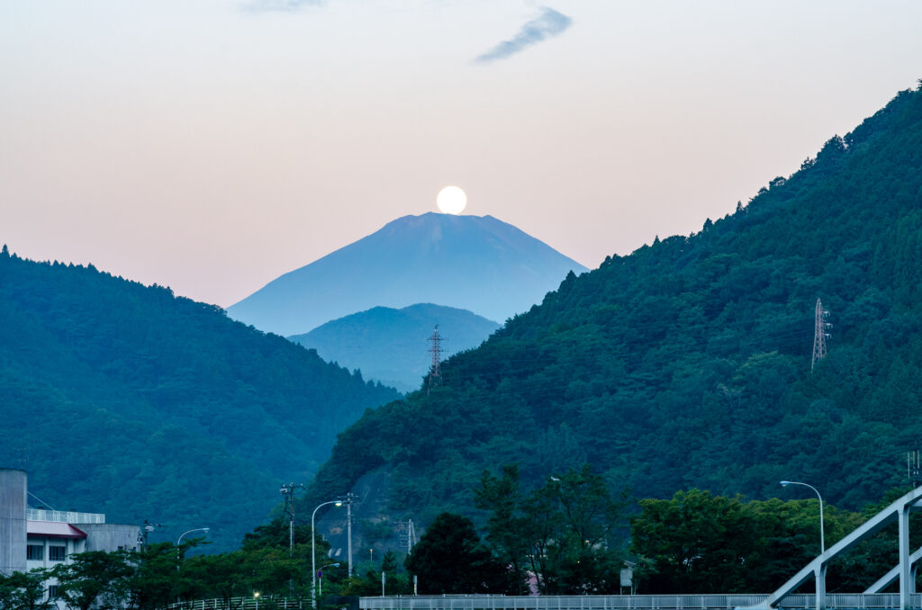 丹沢湖からのパール富士